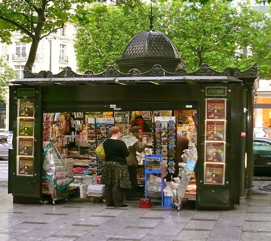 paris kiosk street view